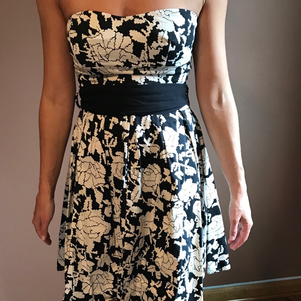 Black and cream strapless dress